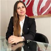 Mi chiamo Valeria, sono un Avvocato e amo insegnare diritto. Con costanza, impegno e serenità, si può raggiungere ogni risultato!